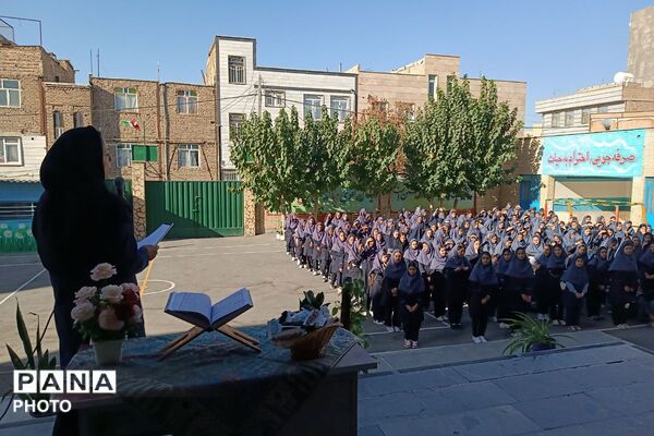جشن مهر در دبیرستان ایثار و دبیرستان توحید یک شهر قدس