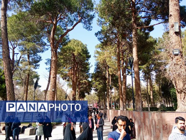 معاونان پرورشی شهرستان نیشابور از مقبره خیام بازدید کردند 