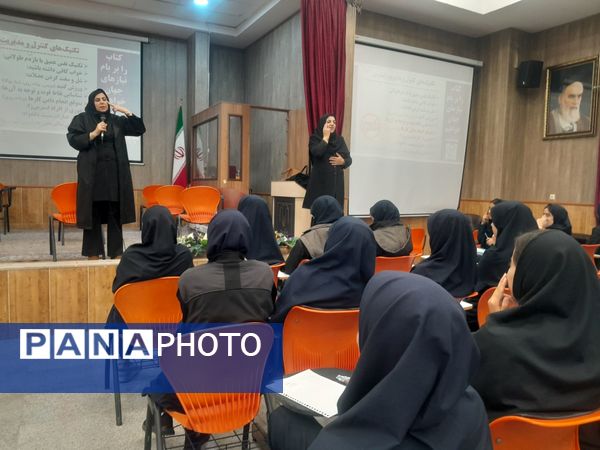 کارگاه کاهش استرس و اضطراب در دبیرستان مصلی نژاد حضرت زهرا(س)