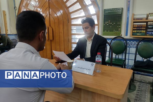 میز خدمت استاندار فارس ویژه جوانان و دانشجویان