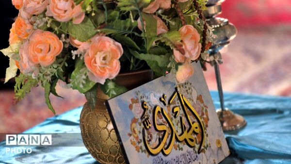فارسان در جشن دهه کرامت؛ گردهمایی مردم در بارگاه امامزاده 