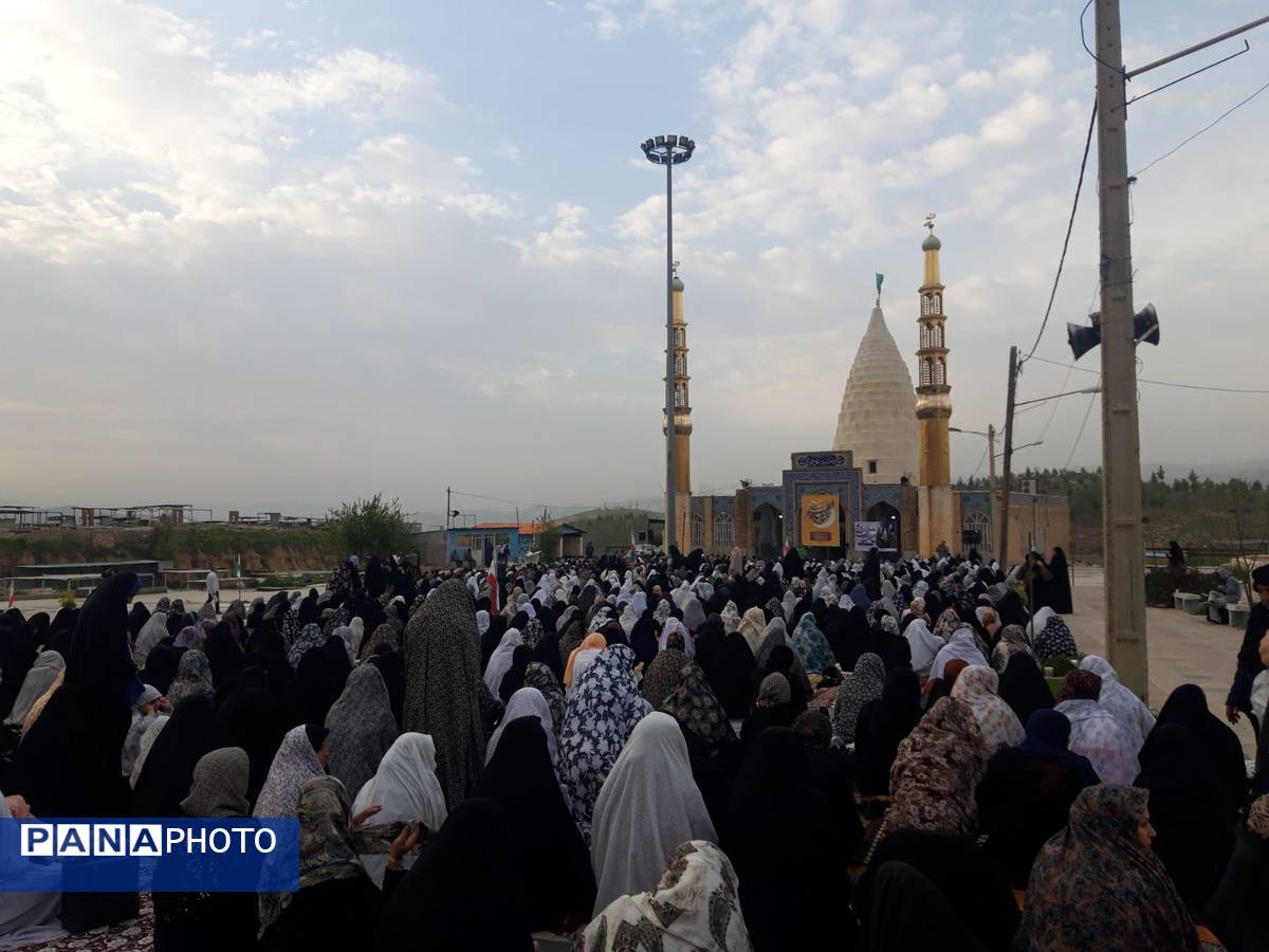 نماز عید بندگی، در جوار امامزاده سید صلاح الدین محمد اقامه شد