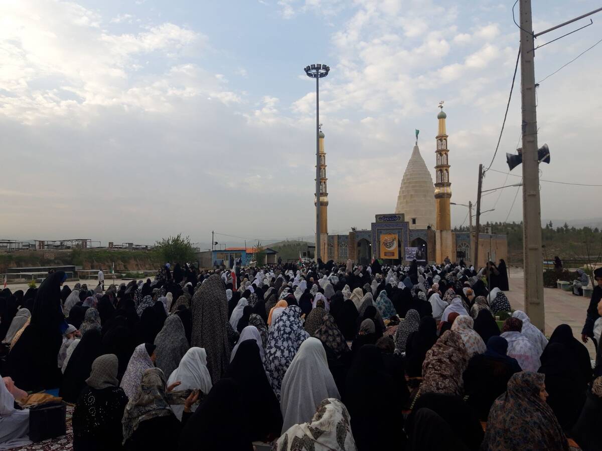 نماز عید بندگی، در جوار امامزاده سید صلاح الدین محمد اقامه شد