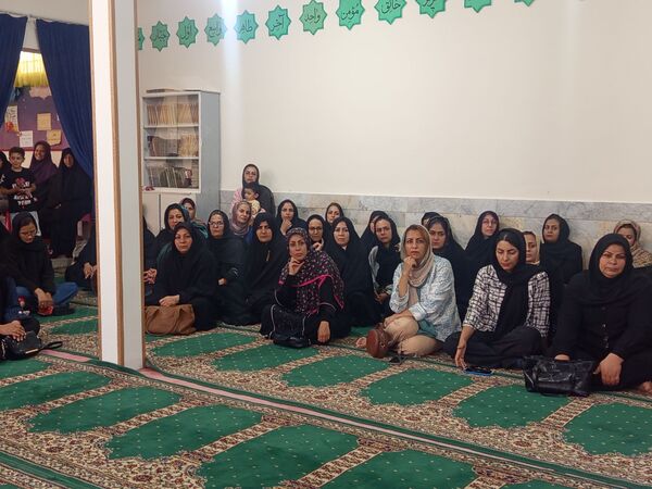 اولین جلسه انجمن اولیا در دبستان سمیه 