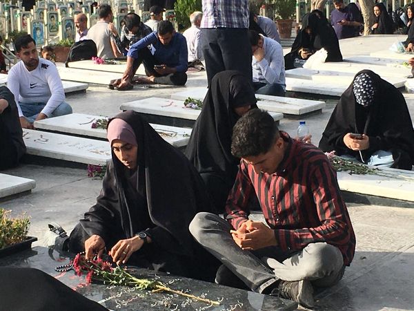 برپایی مراسم دعای عرفه در گلستان شهدای اصفهان
