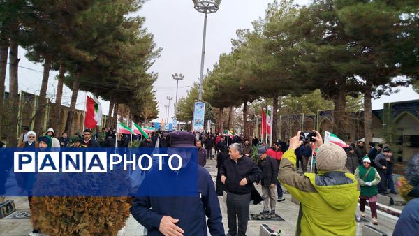 غبار روبی و عطر افشانی گلزار شهدا  در نیشابور 