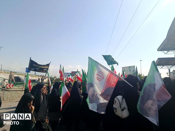 اردوی زیارتی دانشجومعلمان قم در مرقد امام و بیت رهبر شهید