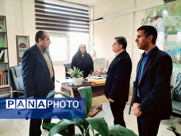 بازدید سرزده نوروزی مدیرکل آموزش و پرورش استان بوشهر از دوایر مختلف اداره‌کل