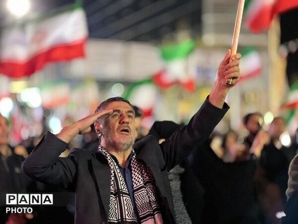 حضور مردم کرج‌ در شب سی و‌پنجمین  اجتماعات مردمی 