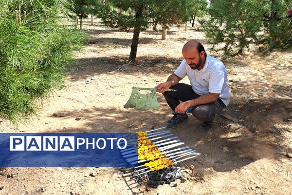 دورهمی روز طبیعت در پارک جنگلی پردیسان قم