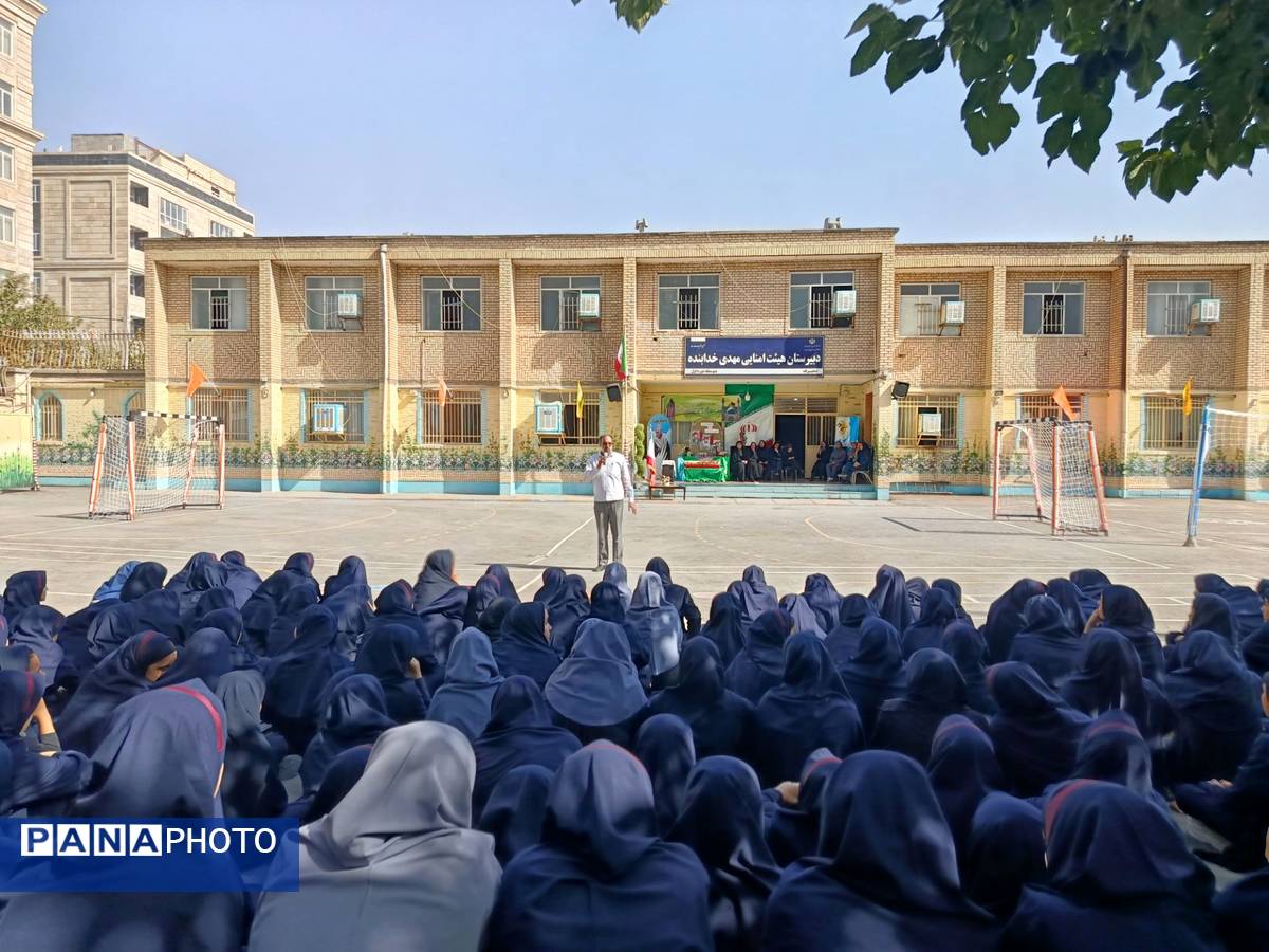 دانش‌آموزان مدرسه مهدی خدابنده با شهدا تجدید پیمان کردند