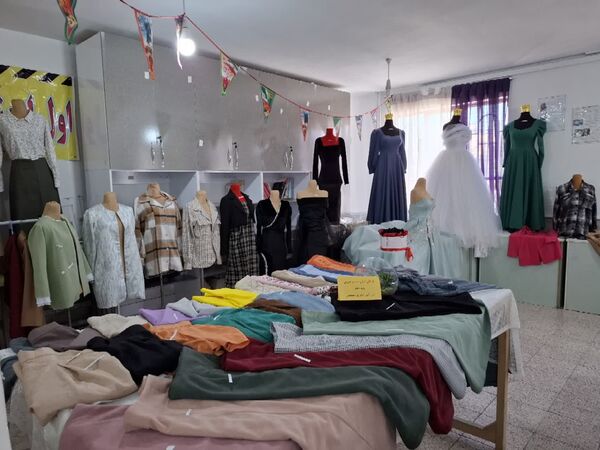 نمایشگاه دستاوردهای خلاقانه در هنرستان دخترانه دکتر مولوی