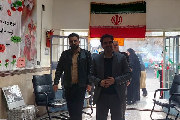 افتتاحیه نمایشگاه «مدرسه انقلاب» در مدرسه شهید شرافت بهارستان‌دو