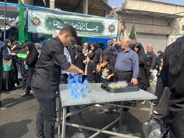 استقبال دلدادگان اباعبدالله الحسین (ع) از پیاده روی جاماندگان اربعین حسینی‌