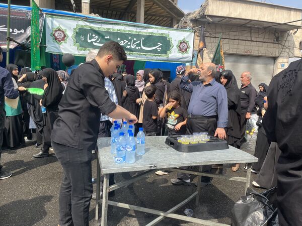 استقبال دلدادگان اباعبدالله الحسین (ع) از پیاده روی جاماندگان اربعین حسینی‌