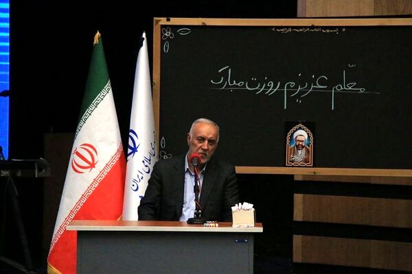 مراسم معلم سرآمد ۱۴۰۳ شهرستان‌های استان تهران و گرامیداشت مقام معلم در ایوان ری