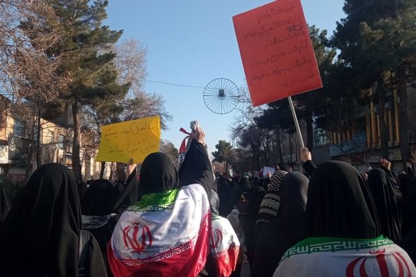 حضور شکوهمند مردم نیشابور در راهپیمایی و تشییع شهدای امنیت