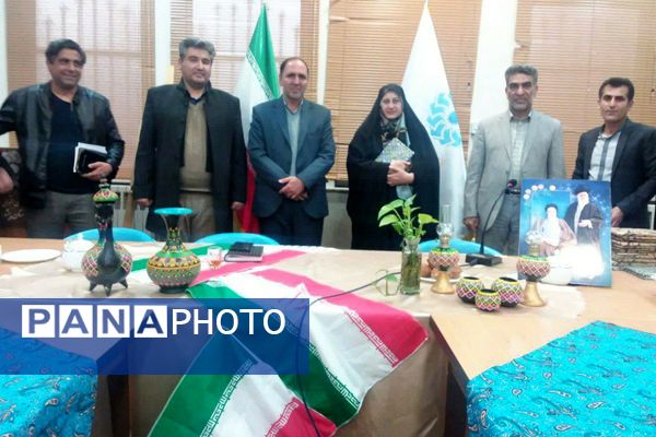 پرتو فجر در کتابخانه پانزده خرداد درخشید؛ عصر شعر انقلاب با حضور شاعران و فرهیختگان