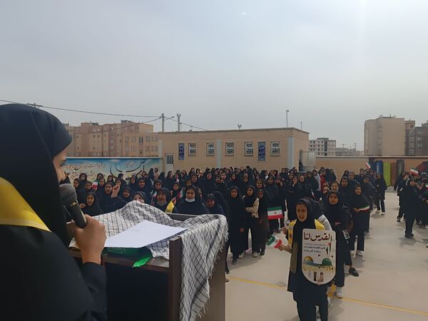 نکوداشت شهادت رهبر مقاومت در دبیرستان شهید باقری 
