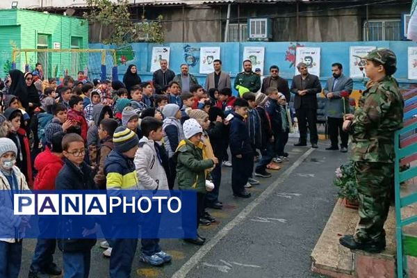 نواختن زنگ آغاز هفته بسیج مستضعفین در مدارس شهرستان ری