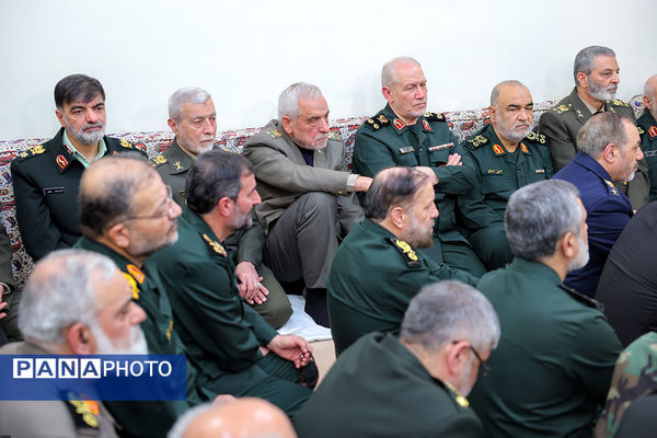 دیدار جمعی از فرماندهان نیروهای مسلح با رهبر انقلاب