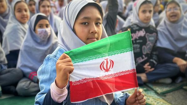 جشنی به رنگ پرچم ایران در دبستان نیایش 