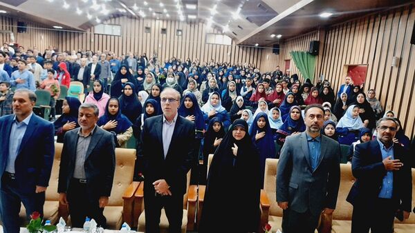 مراسم تجلیل از دانش‌آموزان ممتاز مدارس شاهد استان البرز