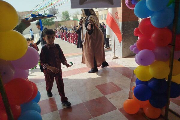 برگزاری جشن شکوفه ها در دبستان امام رضا ۱ شهر قیامدشت