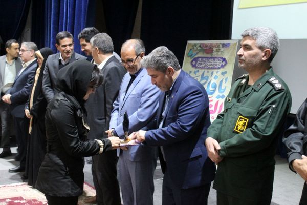 ملکان صحنه افتخارآفرینی برترین‌های کنکور ۱۴۰۴