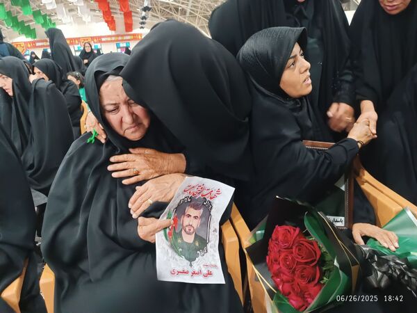 مراسم بزرگداشت شهدای حملات تروریستی رژیم صهیونسیتی در گلستان شهدای اصفهان 