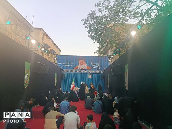 اردوی زیارتی دانشجومعلمان قم در مرقد امام و بیت رهبر شهید