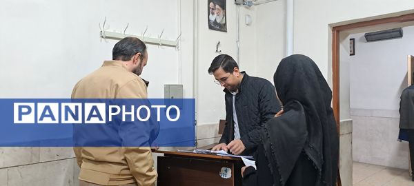  دیدار والدین با معلمان در دبیرستان ابوذر غفاری نیشابور