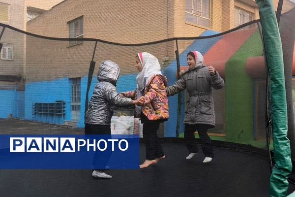 شهربازی مدرسه‌ای در دبستان عمار رباط‌کریم