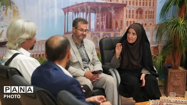 اصفهان دبیرخانه چهل و چهارمین جشنواره فرهنگی هنری دانش آموزان سراسر کشور 