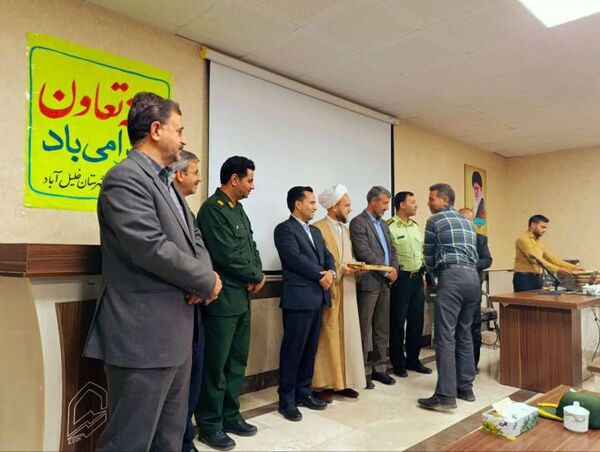تجلیل از ۲۱ شرکت تعاونی فعال شهرستان خلیل‌آباد به مناسبت هفته تعاون