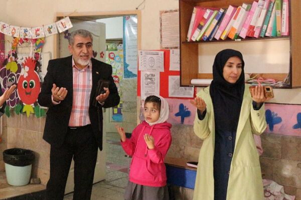 هم‌اندیشی مدیر و معلمان"دبستان گل‌های بهشت" فیروزکوه