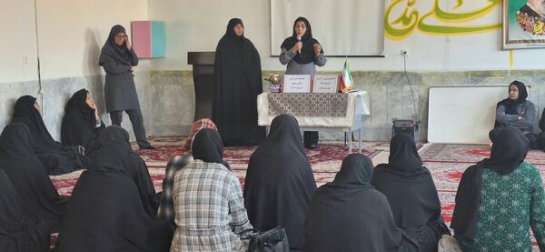 جلسه توانمندسازی والدین پایه هفتم و گفتمان تربیتی- درسی در دبیرستان فیاض کاشمر