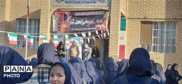 تقدیر از برگزیدگان کشوری جشنواره نوجوان خوارزمی در دبیرستان حضرت معصومه(س) شهر جعفریه