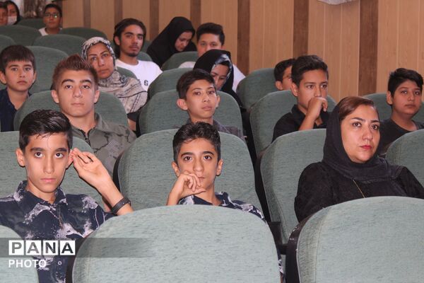 تجلیل از دانش آموزان  برگزیده در مسابقات قرآن و عترت 