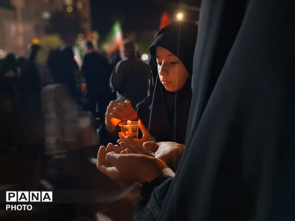 حال‌وهوای عاشورایی بلوار فضل همراه با روشن کردن شمع