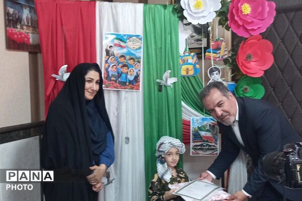 تقدیر از نو آموزان پرتلاش در پویش «مشت کوچک، بدرقه بزرگ» ناحیه دو شهرری 