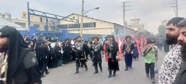 استقبال عزاداران حسینی از کاروان نمادین اسرای کربلا در قم