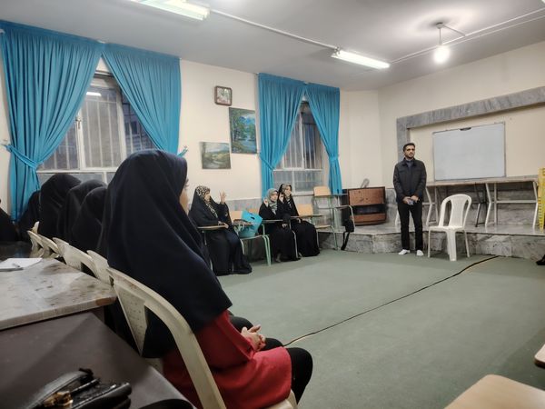 دورهمی دانش‌آموزان انجمن کانون امید انقلاب ناحیه پنج 