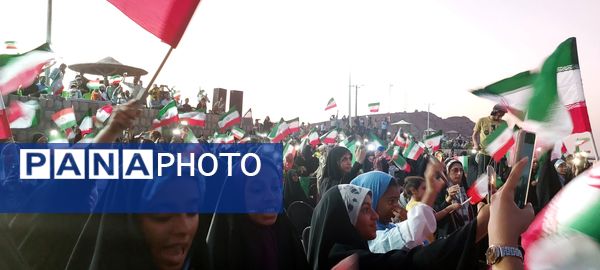 محفل قرآنی با حضور محفلی‌ها 