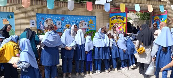 برپایی بازارچه کسب و کار در دبستان غیردولتی مهرو ماه آشخانه 