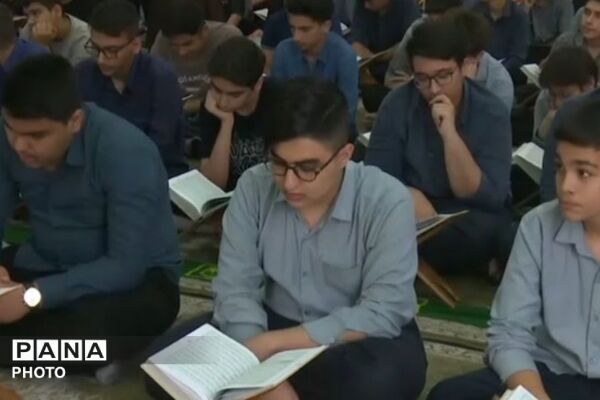 برپایی نماز جماعت در مدارس ناحیه دو شهرری 