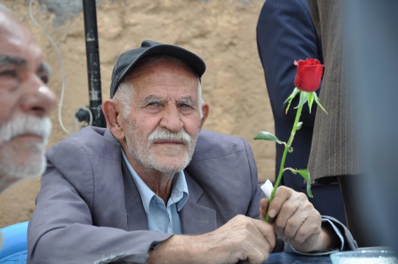 پیوند قلب‌ها در خانه جوان بخش لاران؛ بزرگداشت روز سالمند
