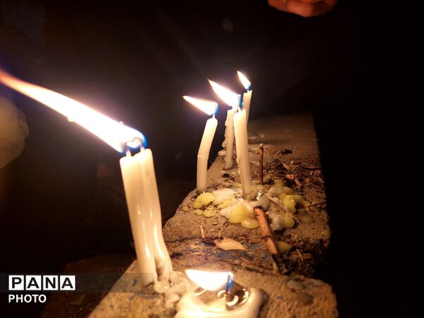 شمع ها هم‌نوا با خیمه‌ها در شامِ غریبان