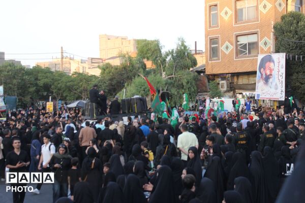 ورامین بار دیگر در سوگ اسارت؛ کاروان نمادین کربلا در خیابان‌های ورامین به حرکت درآمد