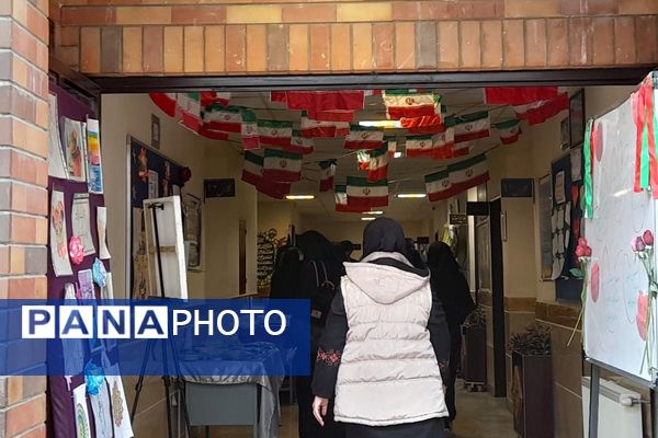  شنیدن صدای انقلاب اسلامی از میان دانش آموزان ایران جان